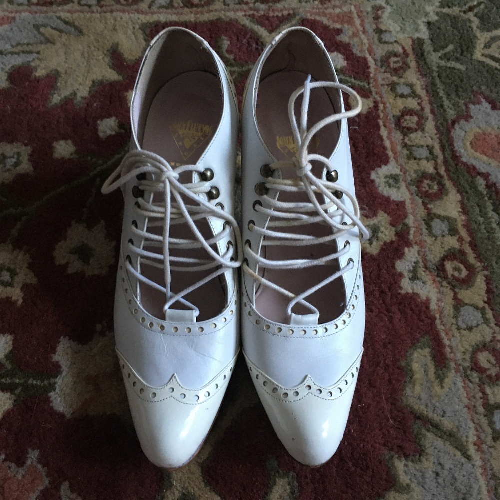 JOHN FLUEVOG Chamomile Wedding Teapots White + Ivory Shoes Size 8